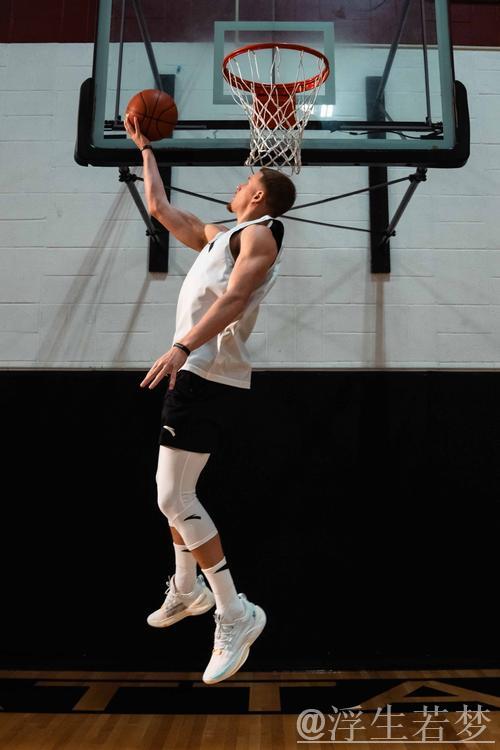 迪温琴佐出战35分钟,高效砍下21分6篮板4助攻1盖帽 迪温琴佐出战35分钟,高效砍下21分6篮板4助攻1盖帽